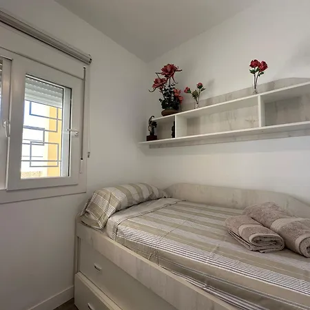 A1 - Ground-floor 2-bedroom With Free Private Parking - 100 M From La Carihuela توريمولينوس