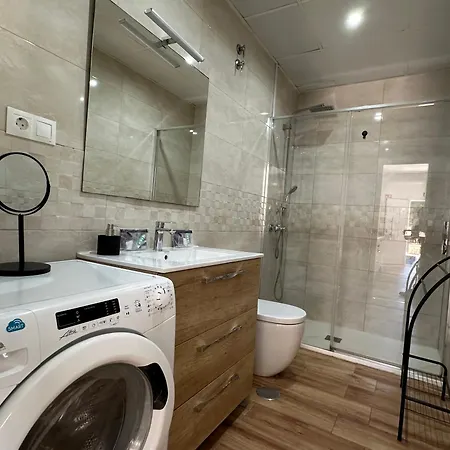 A1 - Ground-floor 2-bedroom With Free Private Parking - 100 M From La Carihuela *