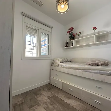 A1 - En La Carihuela, 2 Dormitorios, Wifi, A 100 Metros De La Playa توريمولينوس