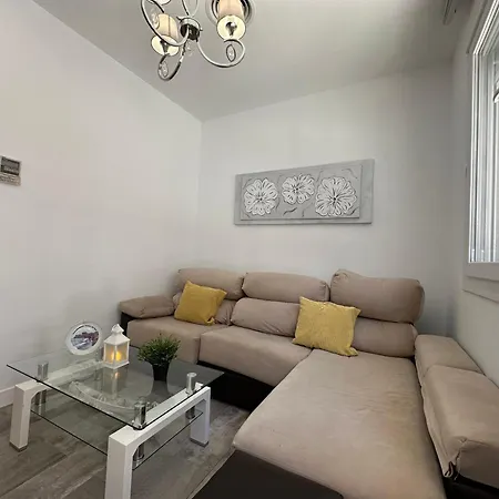 A1 - Ground-floor 2-bedroom With Free Private Parking - 100 M From La Carihuela شقة توريمولينوس