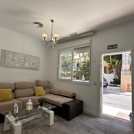 شقة A1 - Ground-floor 2-bedroom With Free Private Parking - 100 M From La Carihuela توريمولينوس