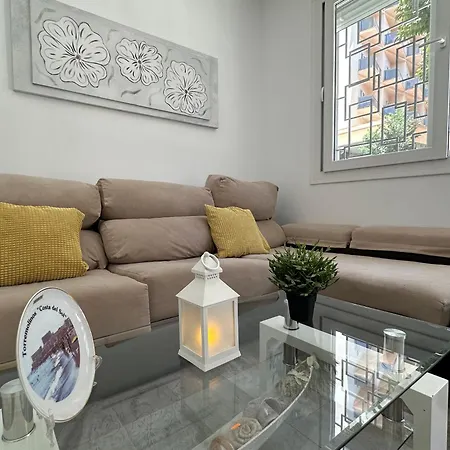 A1 - Ground-floor 2-bedroom With Free Private Parking - 100 M From La Carihuela شقة *