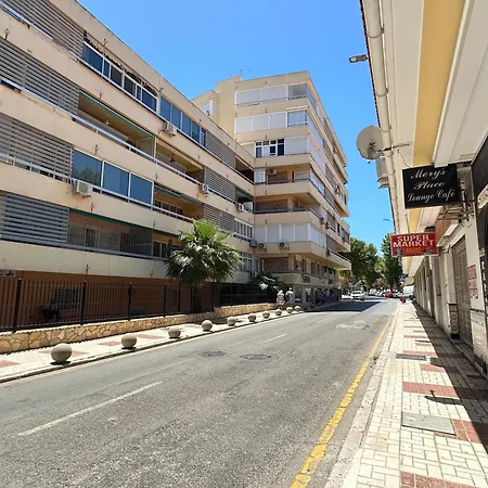 A1 - Ground-floor 2-bedroom With Free Private Parking - 100 M From La Carihuela شقة توريمولينوس