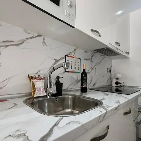 شقة A1 - Ground-floor 2-bedroom With Free Private Parking - 100 M From La Carihuela توريمولينوس