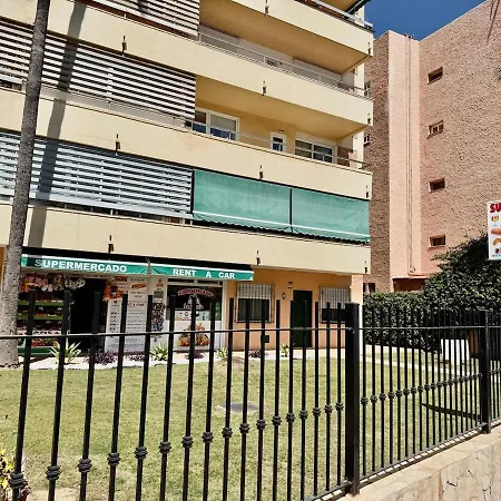 A1 - Ground-floor 2-bedroom With Free Private Parking - 100 M From La Carihuela توريمولينوس