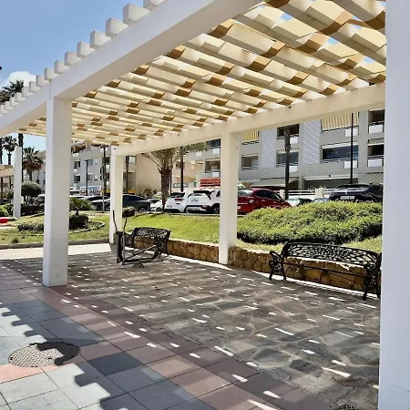 شقة A1 - Ground-floor 2-bedroom With Free Private Parking - 100 M From La Carihuela *