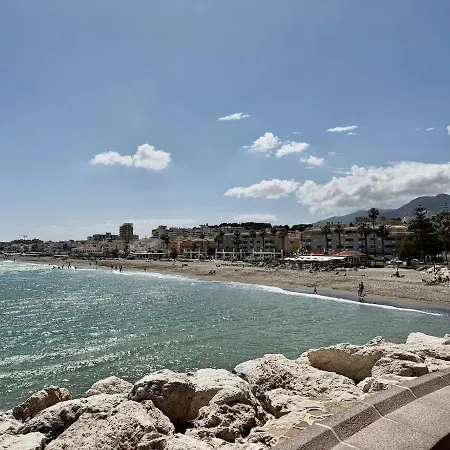 A1 - Ground-floor 2-bedroom With Free Private Parking - 100 M From La Carihuela شقة *