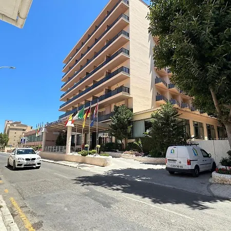 شقة A1 - Ground-floor 2-bedroom With Free Private Parking - 100 M From La Carihuela *