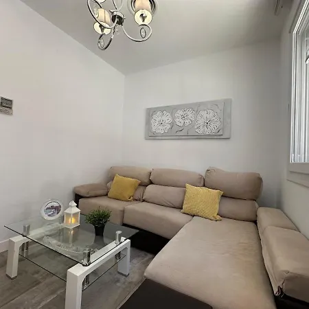 A1 - Ground-floor 2-bedroom With Free Private Parking - 100 M From La Carihuela