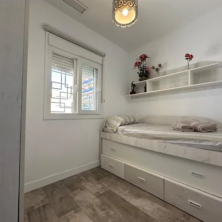 A1 - Ground-floor 2-bedroom With Free Private Parking - 100 M From La Carihuela *