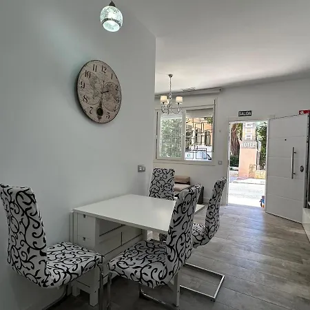 A1 - Ground-floor 2-bedroom With Free Private Parking - 100 M From La Carihuela شقة